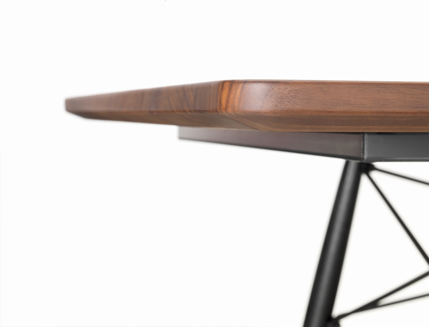 Vitra Eames sohvapöytä 76x76 musta/pähkinä