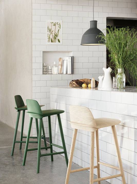 Muuto Nerd matala baarituoli tummansininen