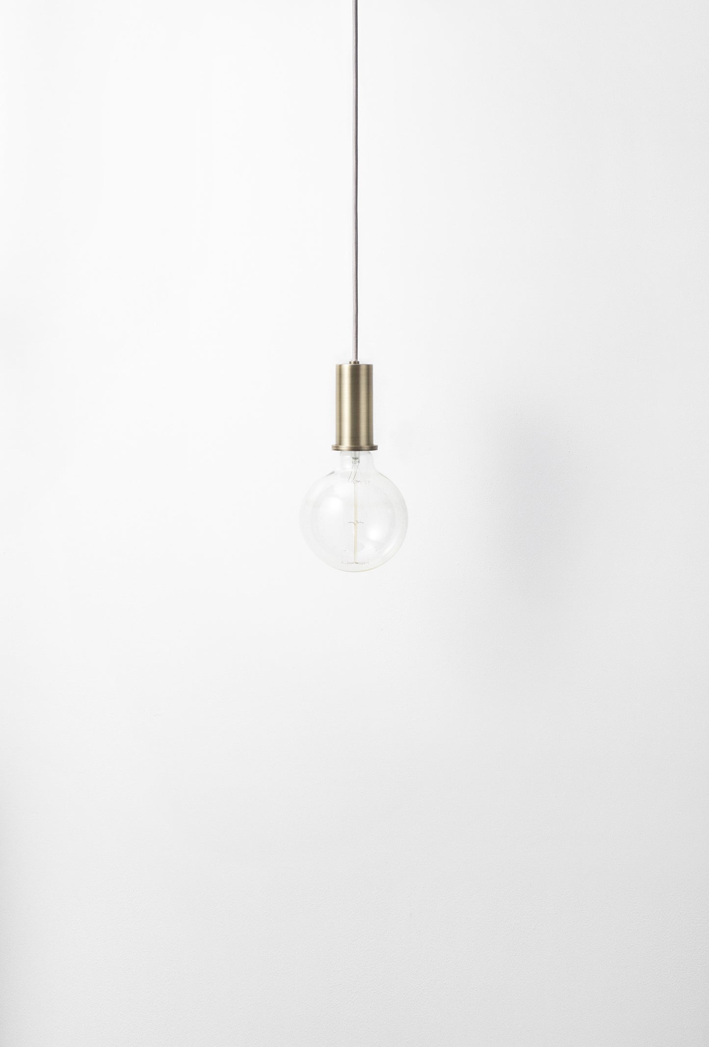 Ferm Living Socket Pendant Low messinki
