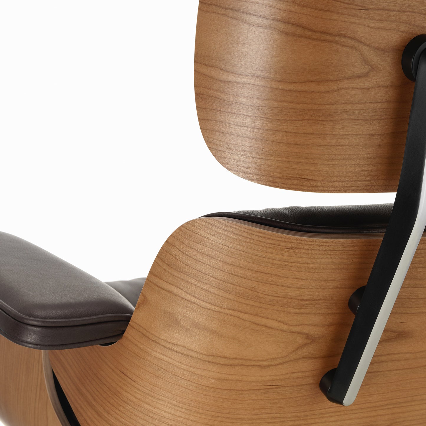 Vitra Eames Lounge Chair kirsikka/musta nahka