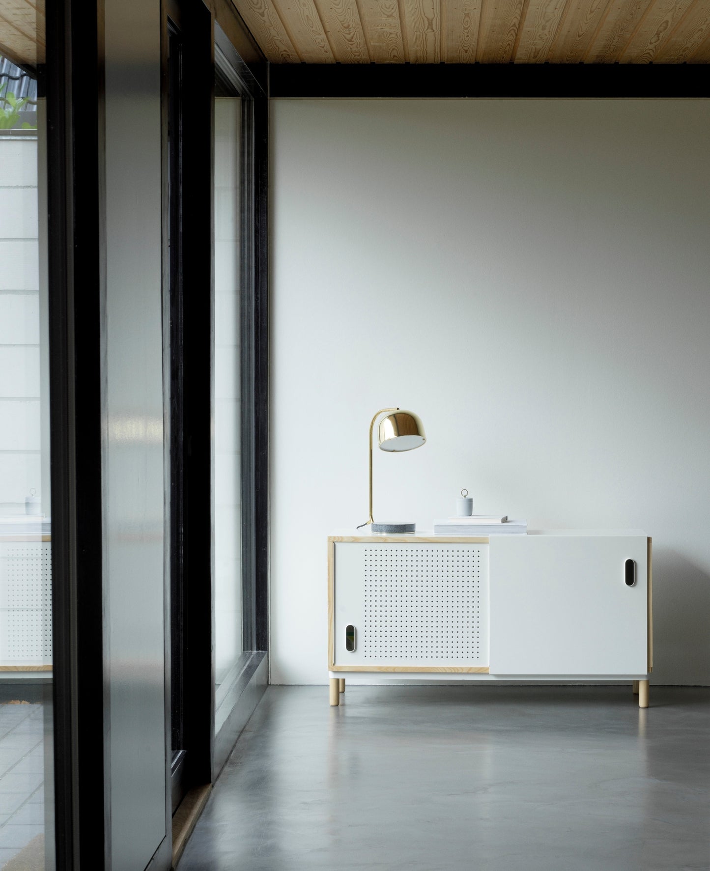 Normann Copenhagen Grant pöytävalaisin messinki