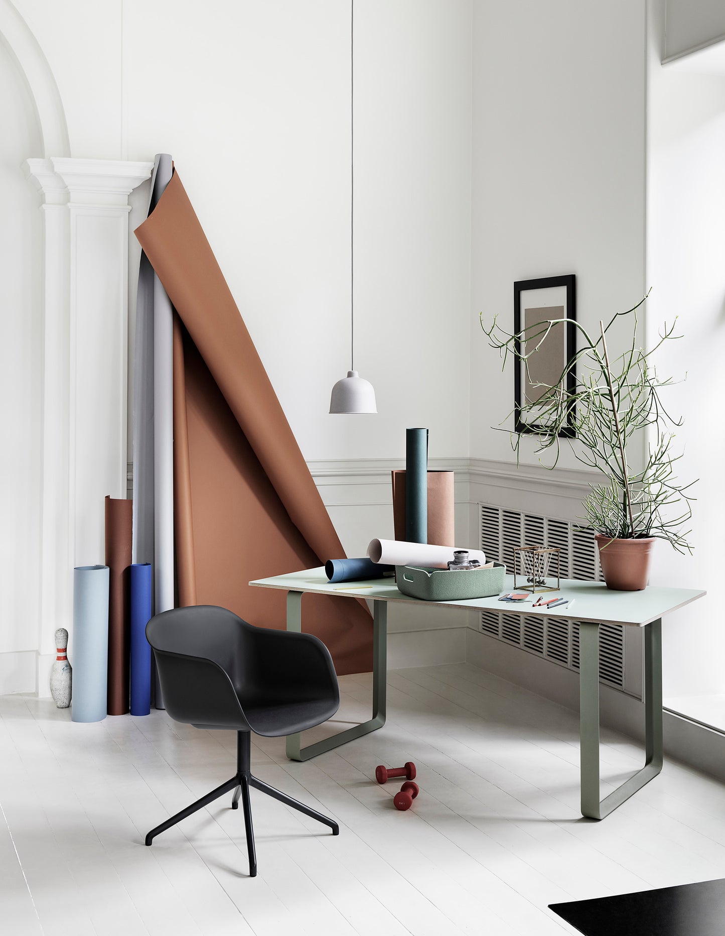 Muuto Fiber tuoli käsinojilla, pyörivä, okra