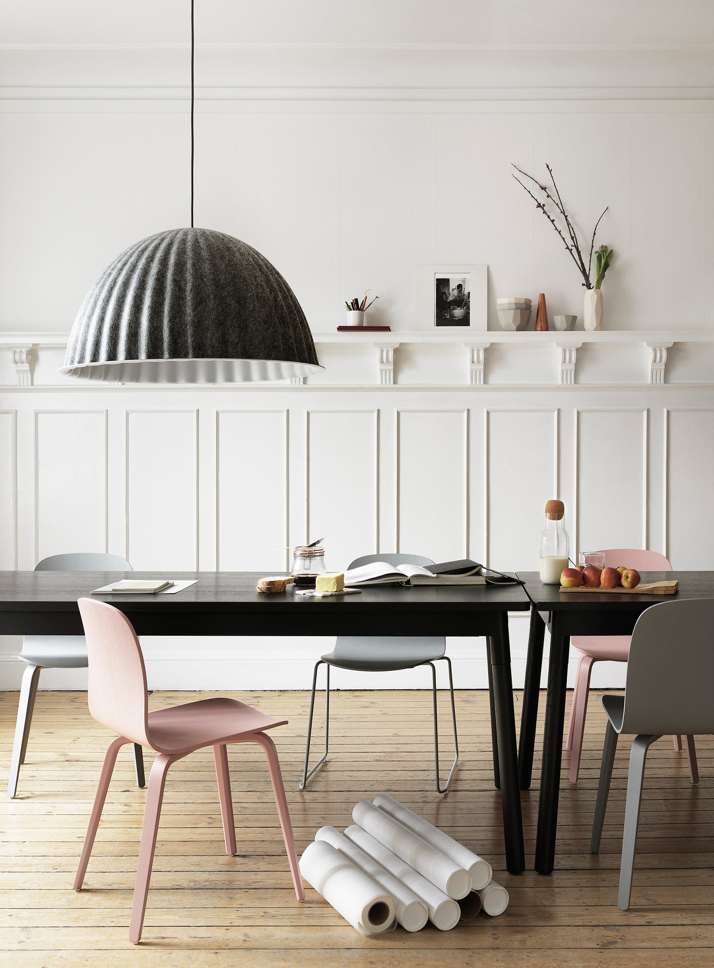 Muuto Visu tuoli tummansininen
