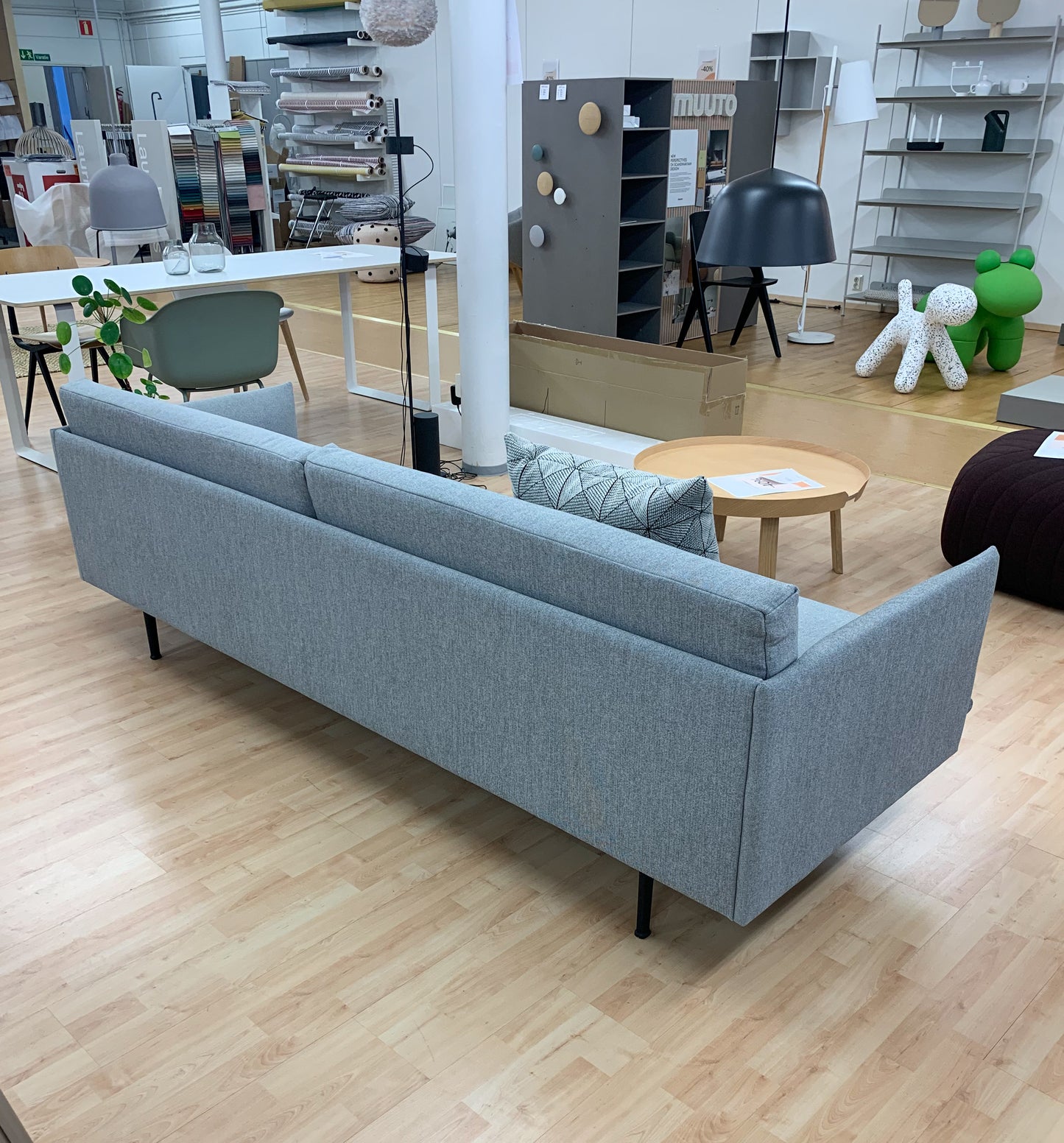 Muuto Outline 220cm sohva Vancouver kangasverhoilu (Myymälämalli)