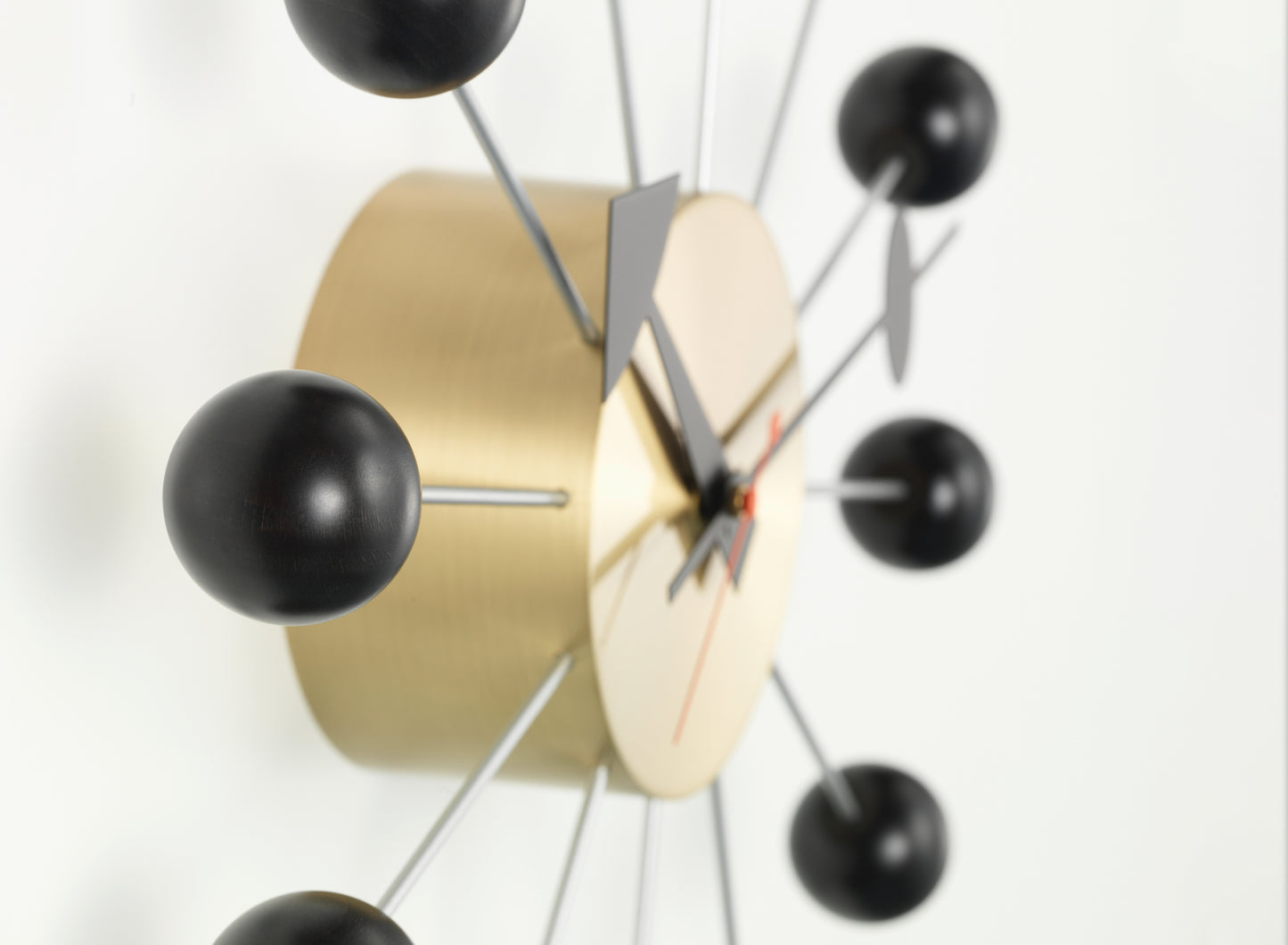 Vitra Nelson Ball kello musta-messinki