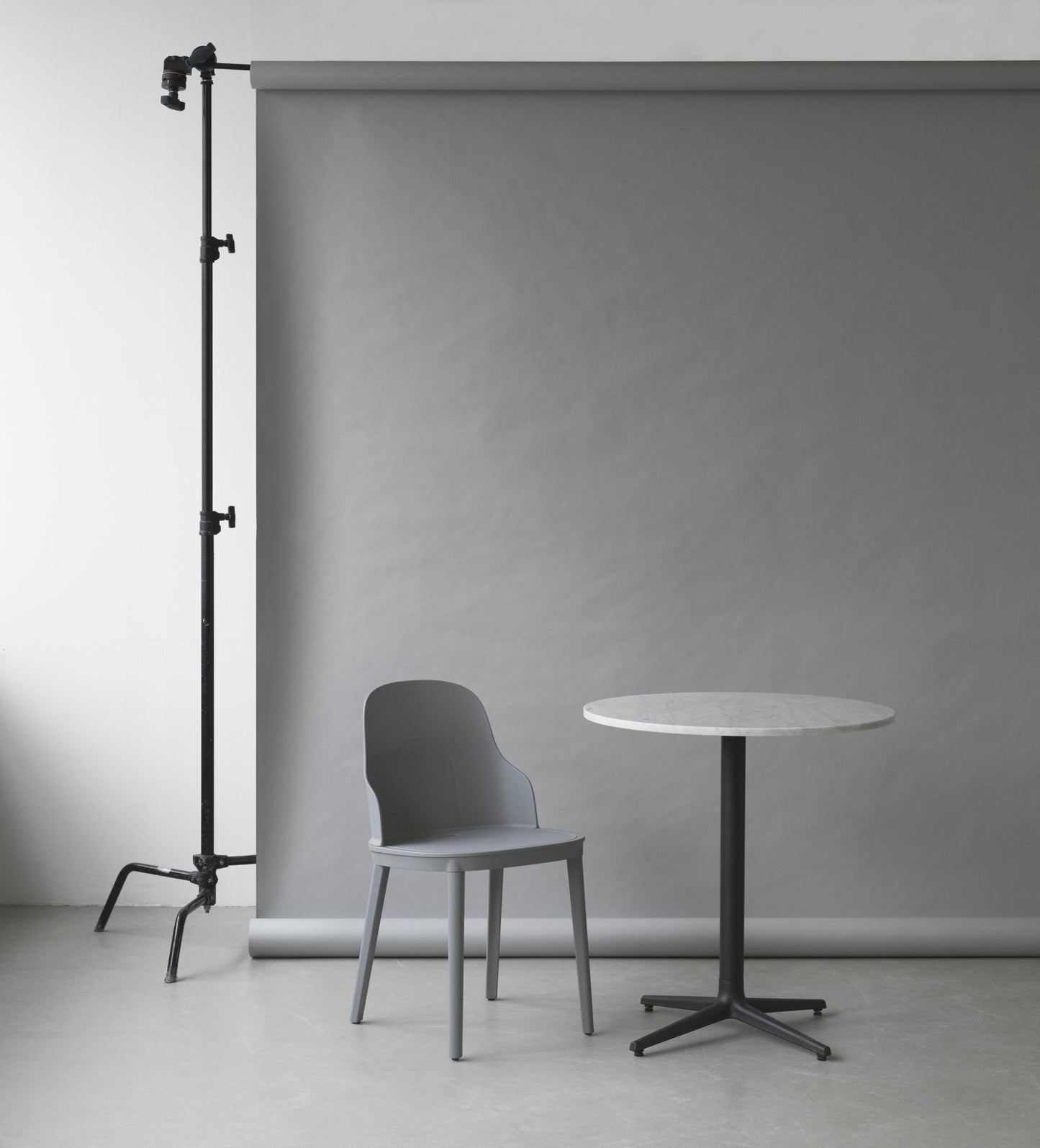 Normann Copenhagen Allez tuoli tummanharmaa