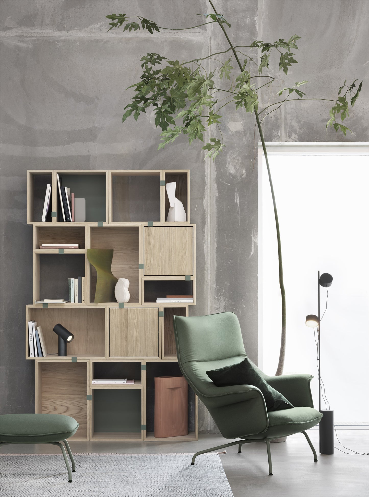 Muuto Post lattiavalaisin