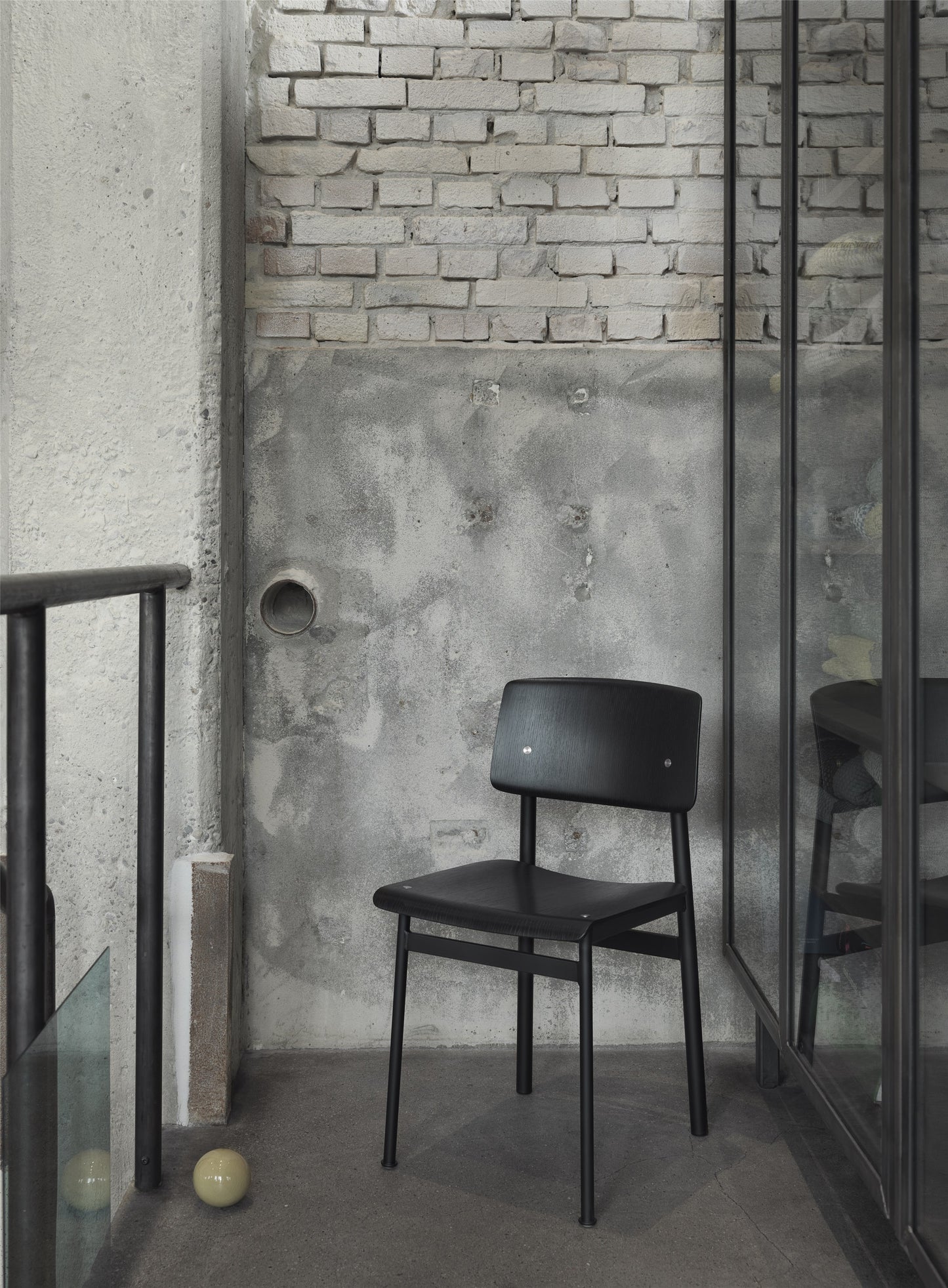 Muuto Loft tuoli musta tammi/musta