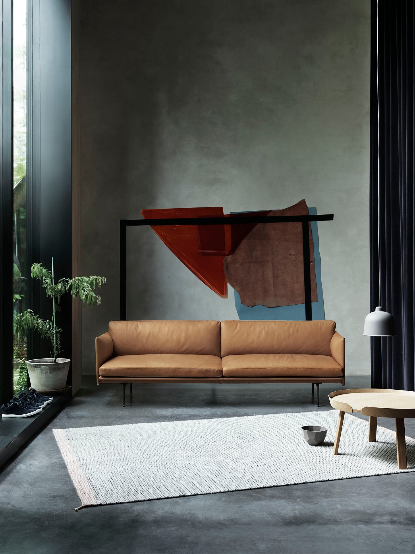 Muuto Outline 220cm sohva Cognac nahka/musta