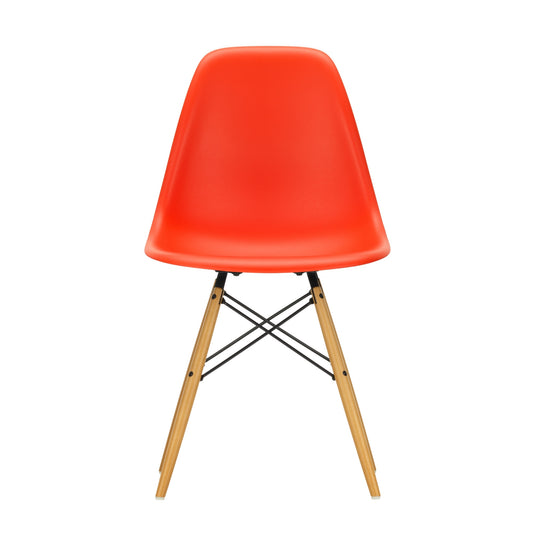 Vitra Eames DSW tuoli punainen/vaahtera