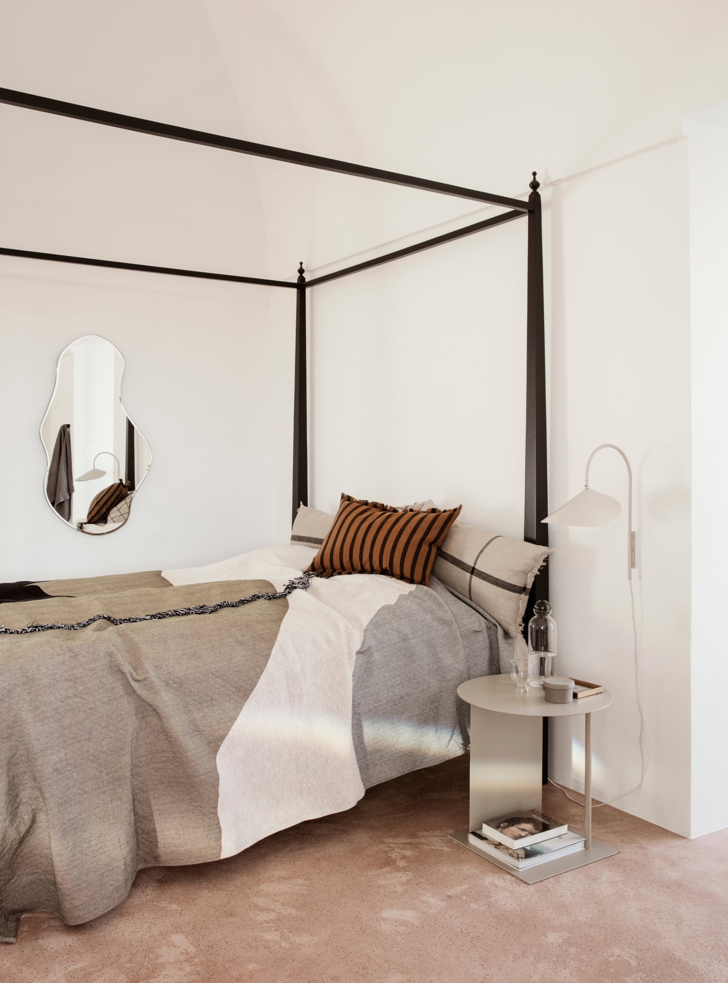 Ferm Living Place sivupöytä cashmere