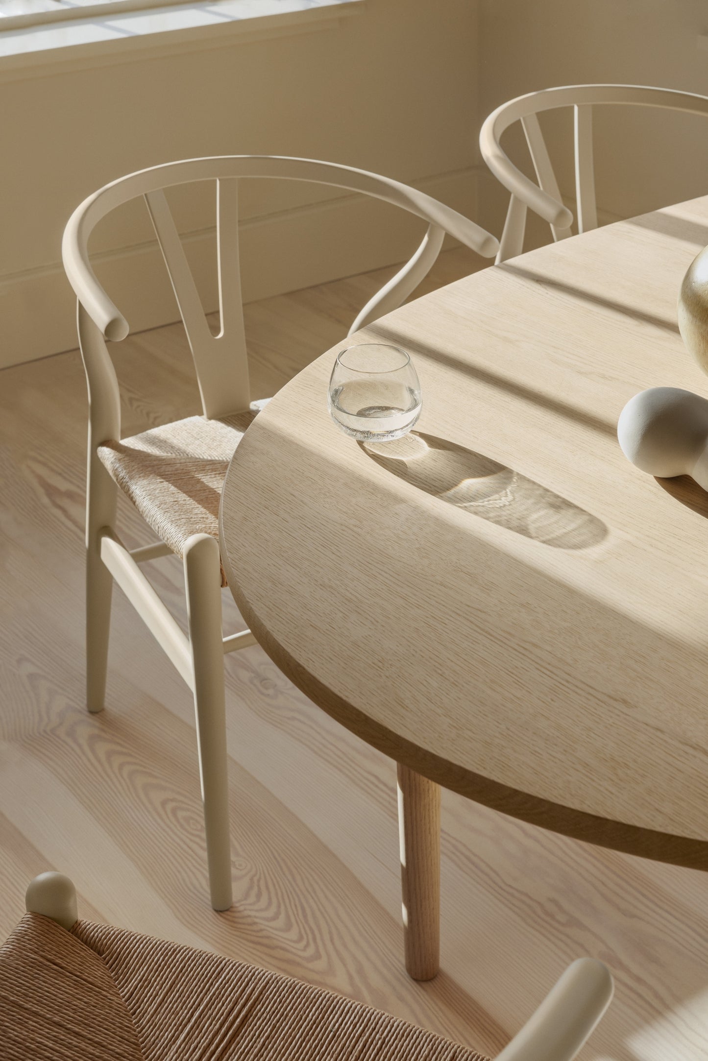 Carl Hansen & Søn CH24 Wishbone Soft Barley pyökki/luonnonväri