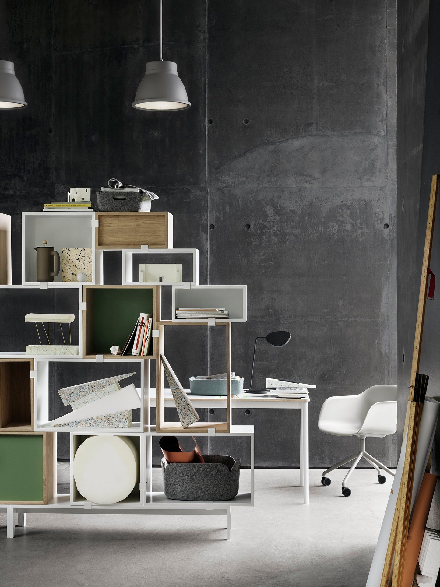 Muuto Studio valaisin harmaa