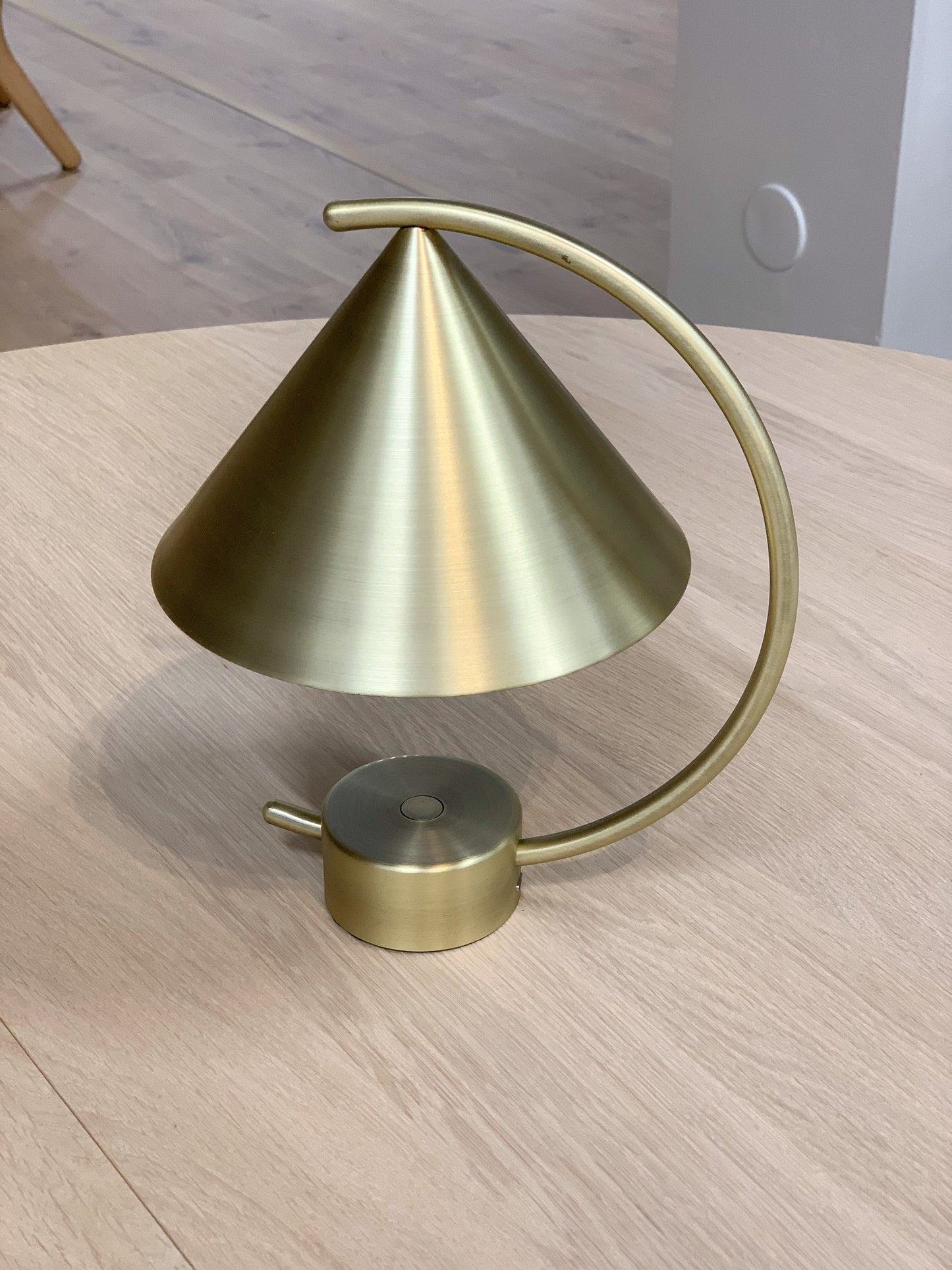 Ferm Living Meridian pöytävalaisin messinki (Kuljetusvaurio)