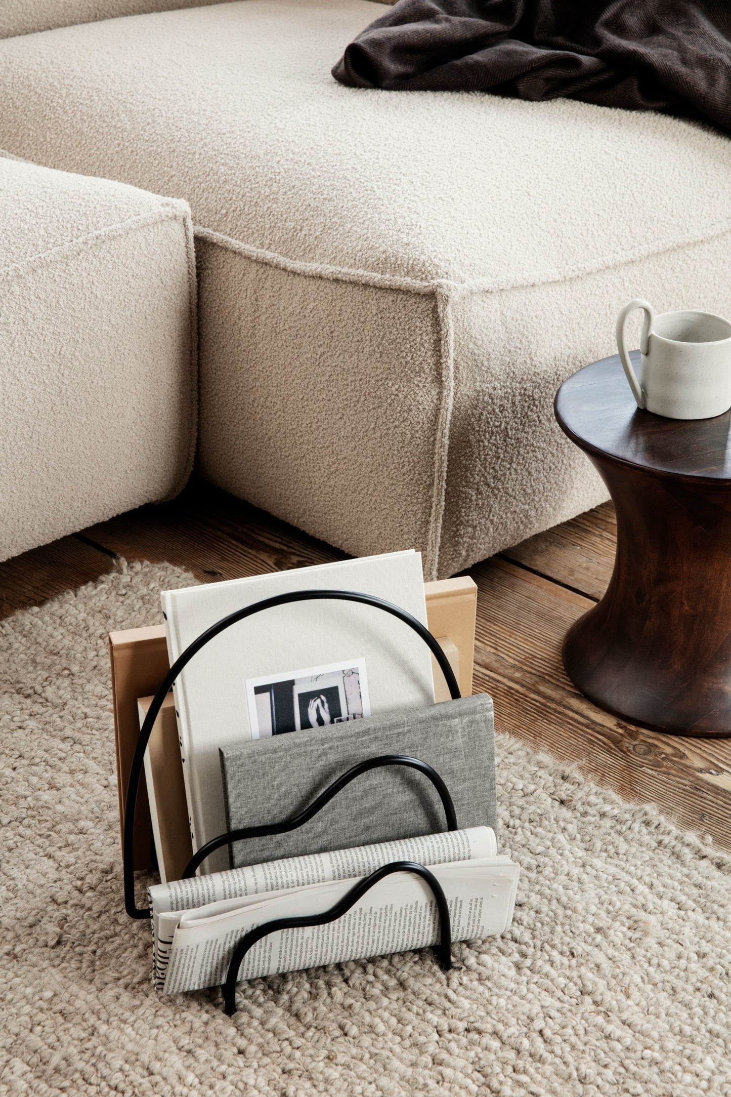 Ferm Living Lithos lehtiteline musta