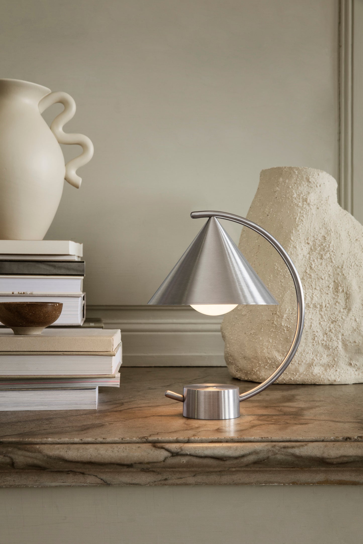 Ferm Living Meridian pöytävalaisin teräs