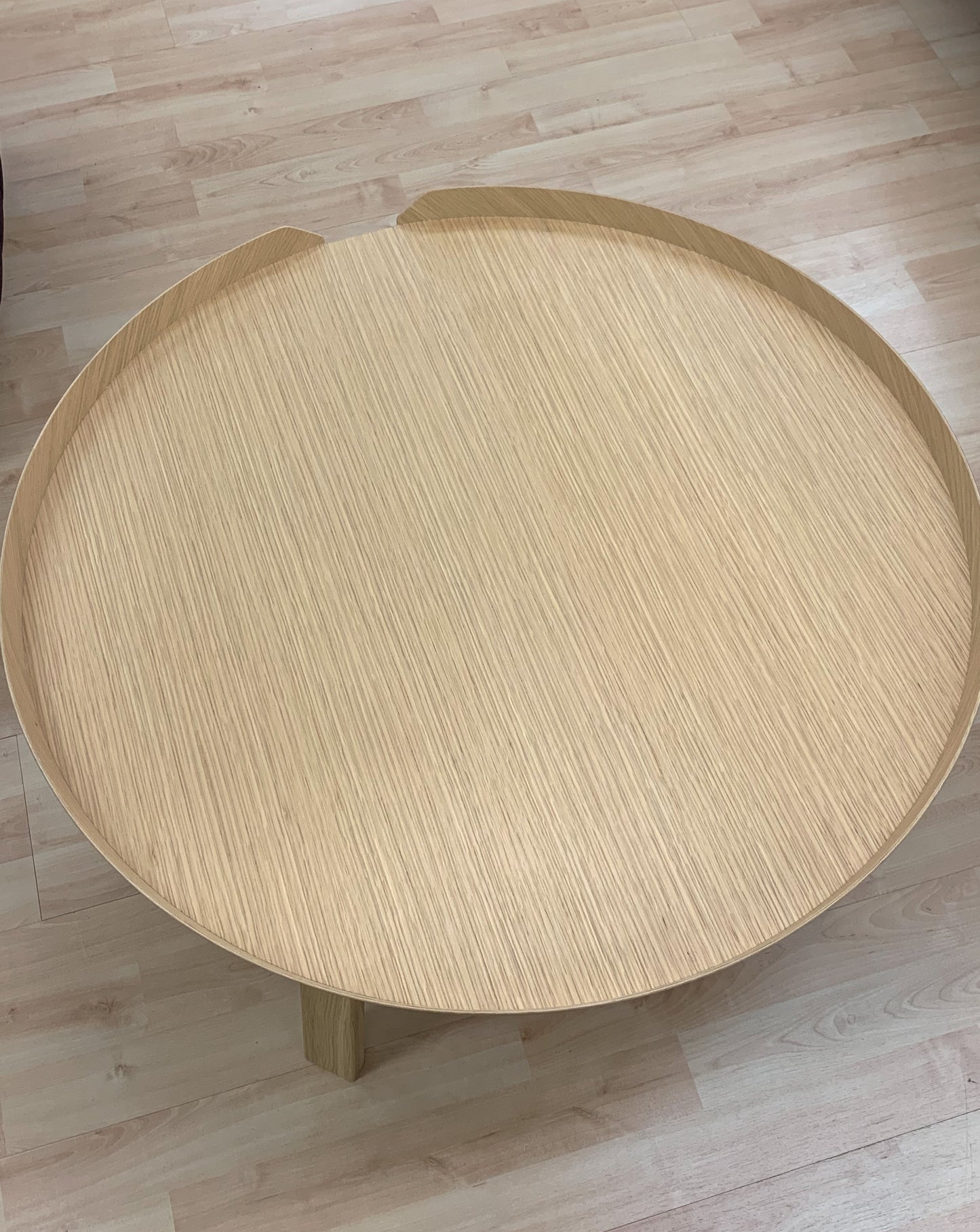 Muuto Around L tammi (Myymälämalli)