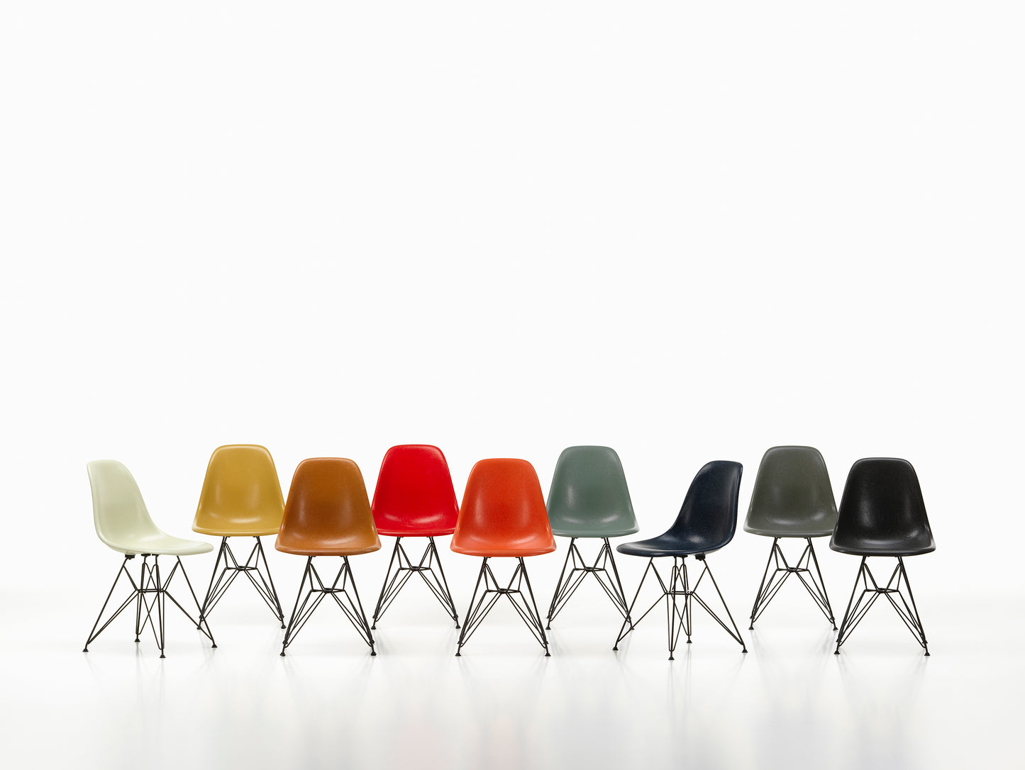 Vitra Eames DSR Fiberglass musta/dark ochre