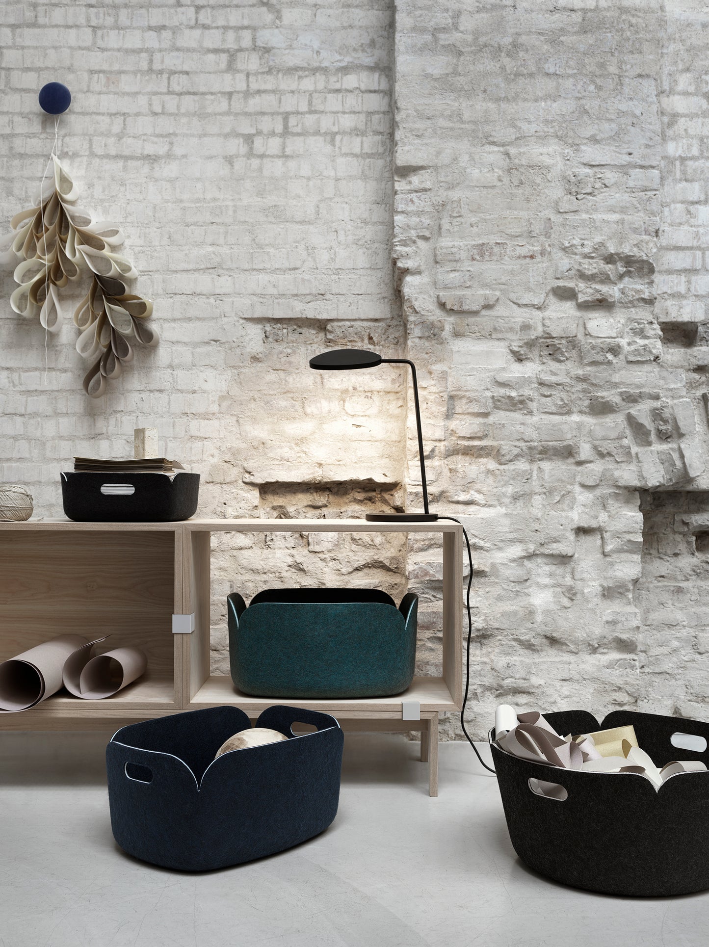 Muuto Leaf pöytävalaisin musta