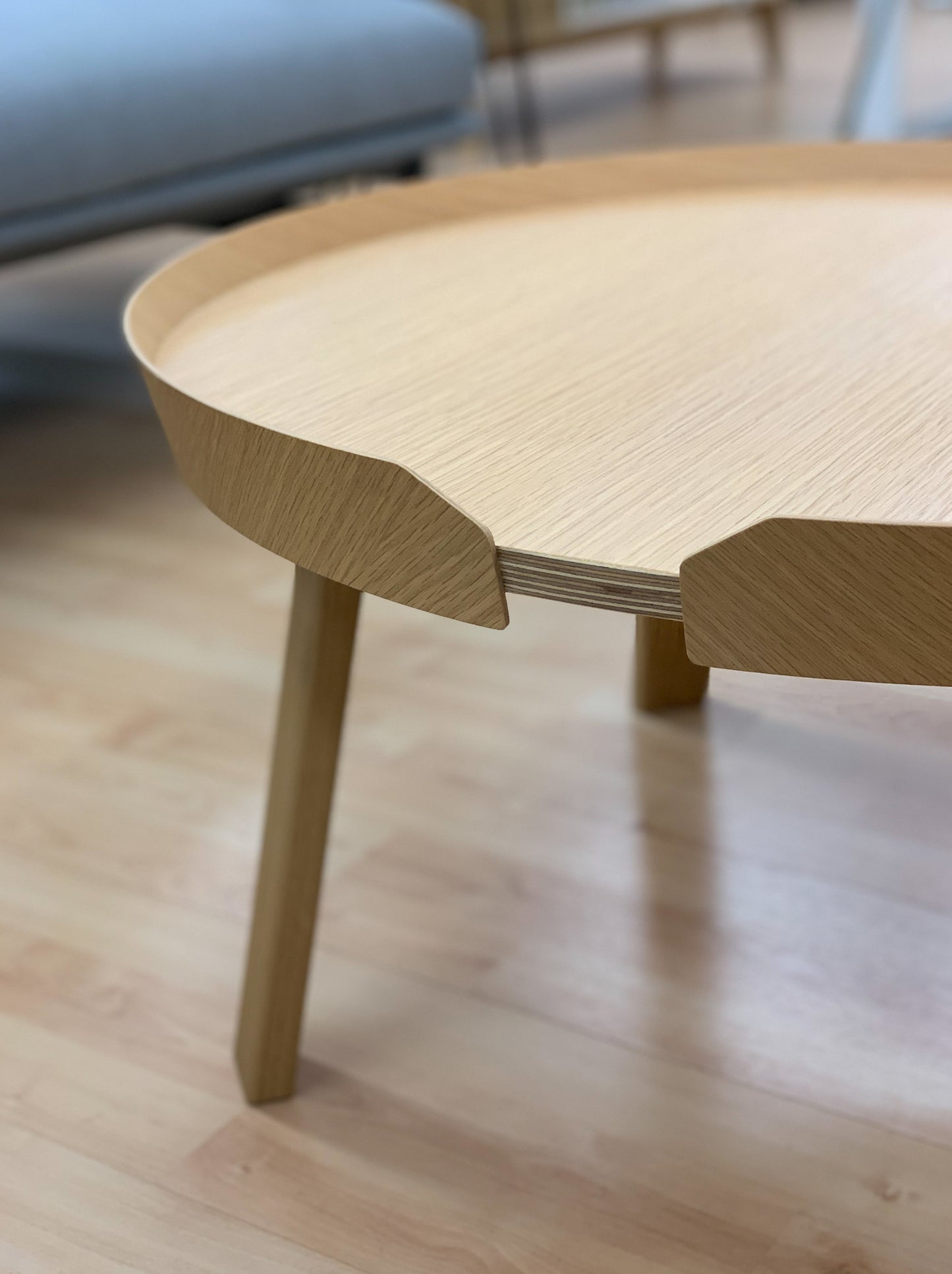 Muuto Around L tammi (Myymälämalli)