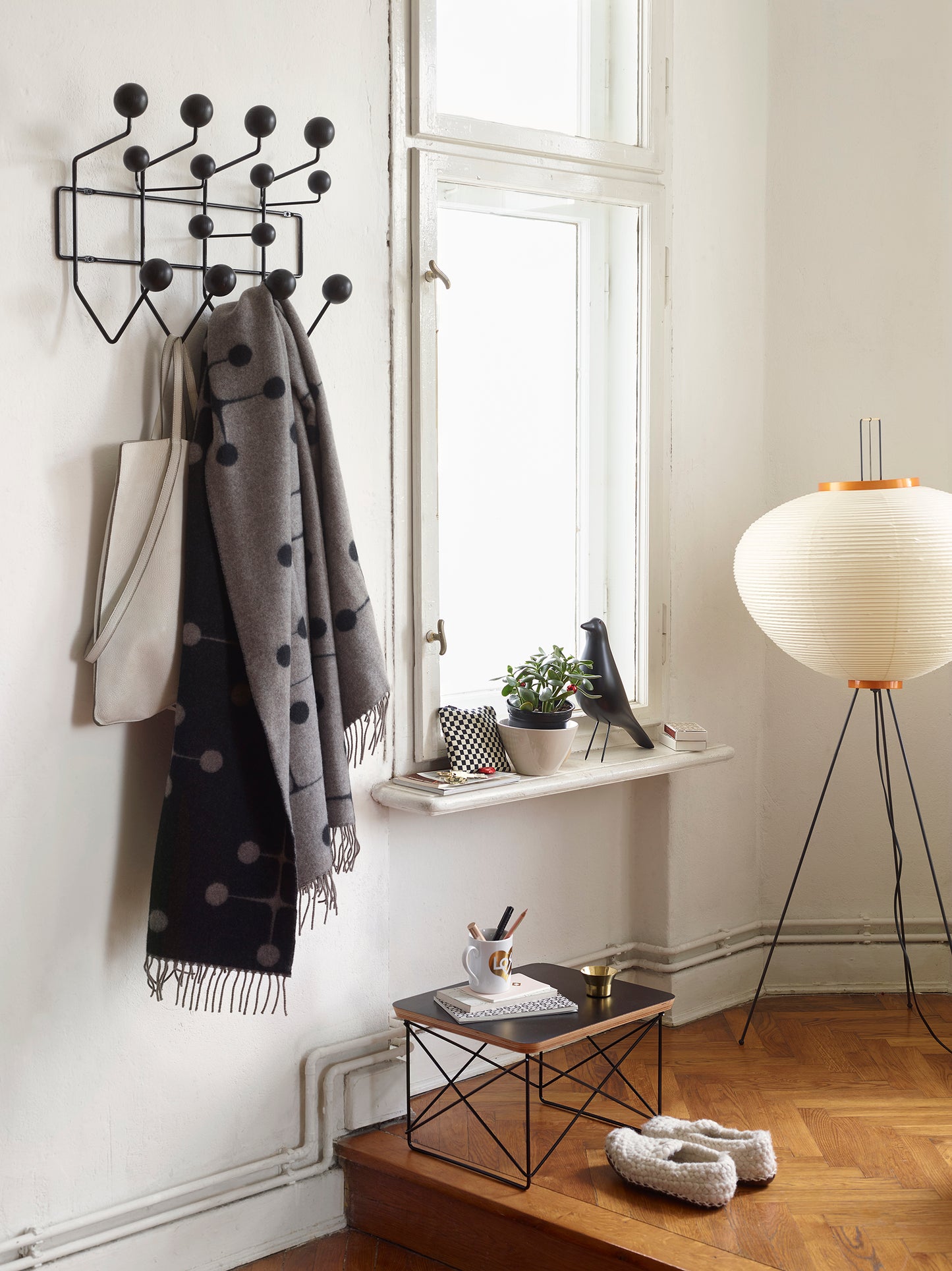 Vitra Eames LTR Occasional pöytä kirsikkapuu/musta