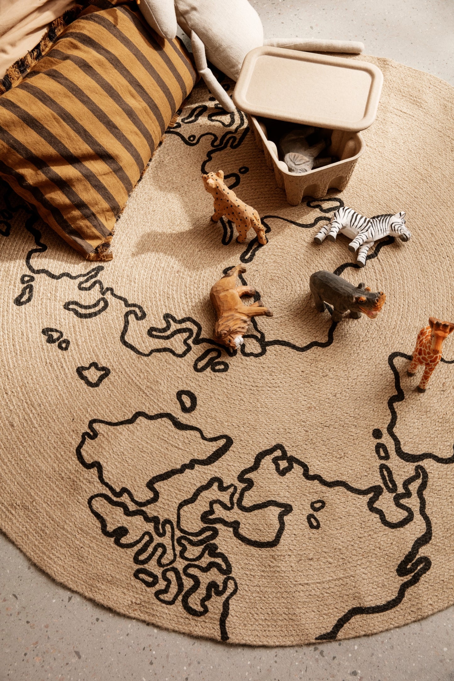 Ferm Living World juuttimatto iso