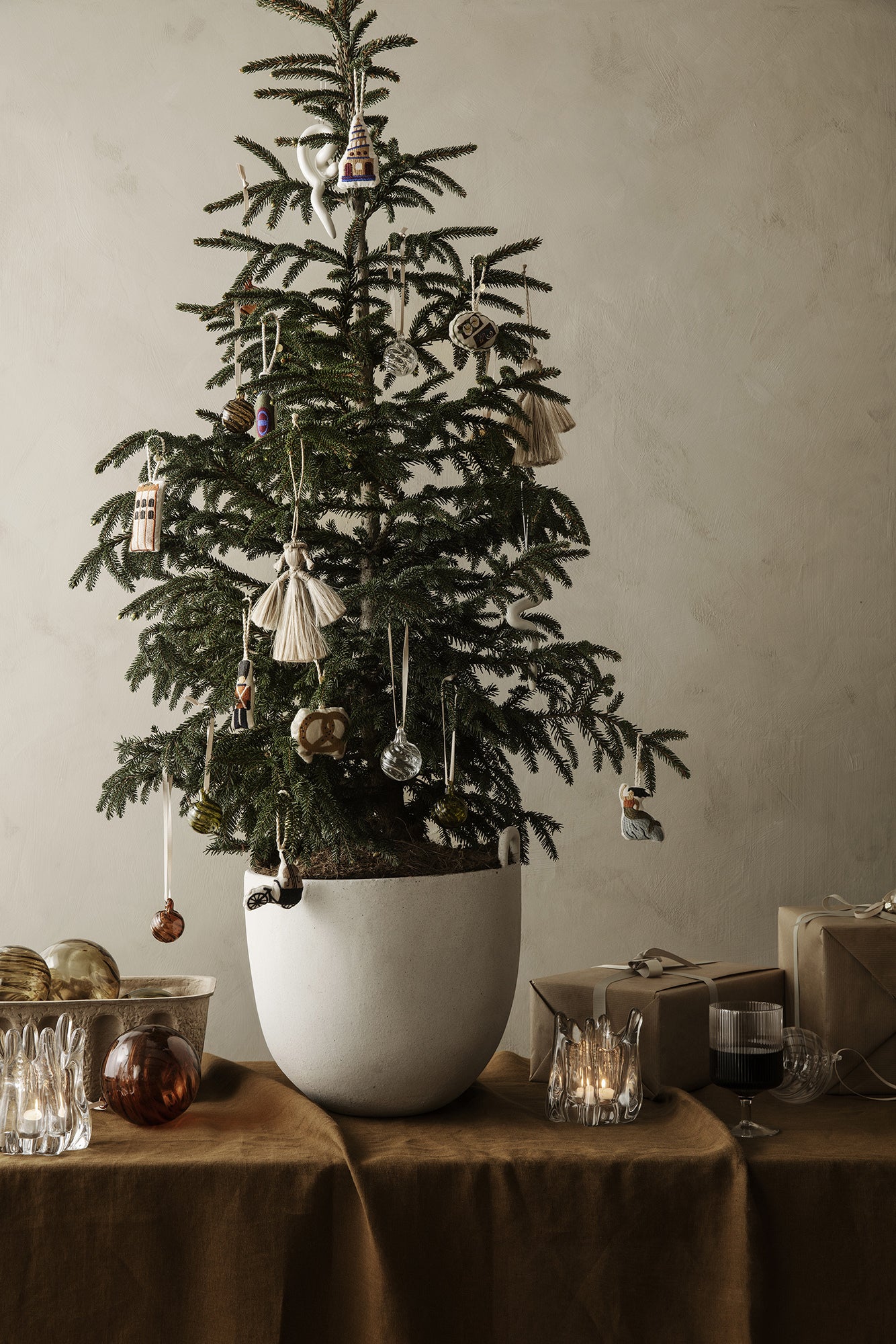 Ferm Living Twirl joulupallo L 4kpl