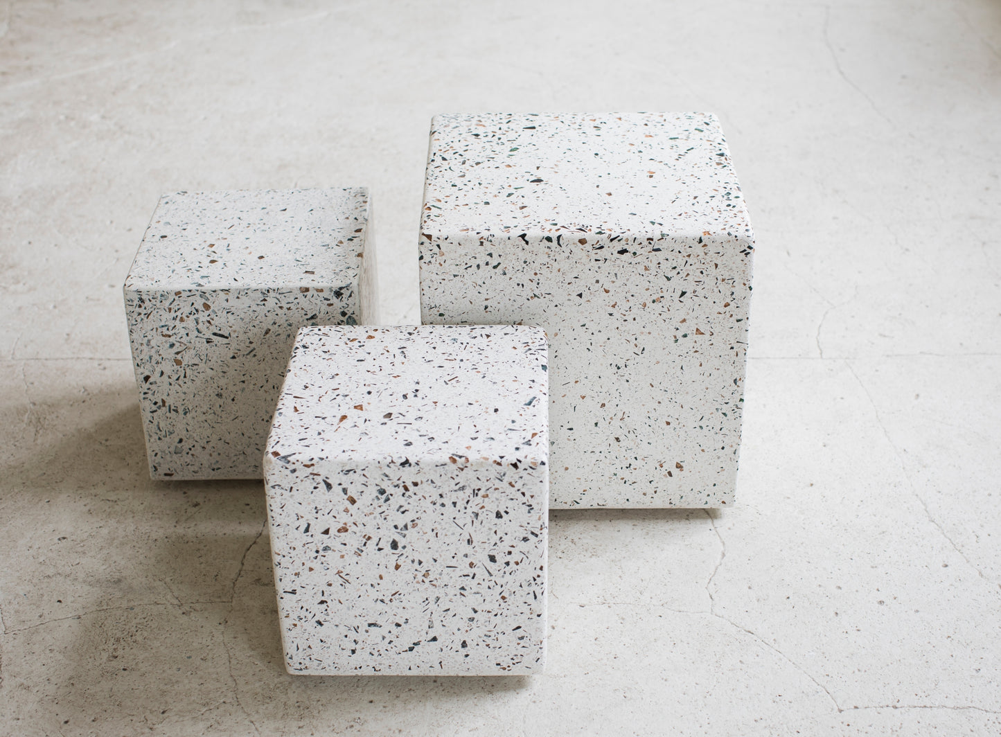 Serax Terrazzo sivupöytä 40x40 valkoinen