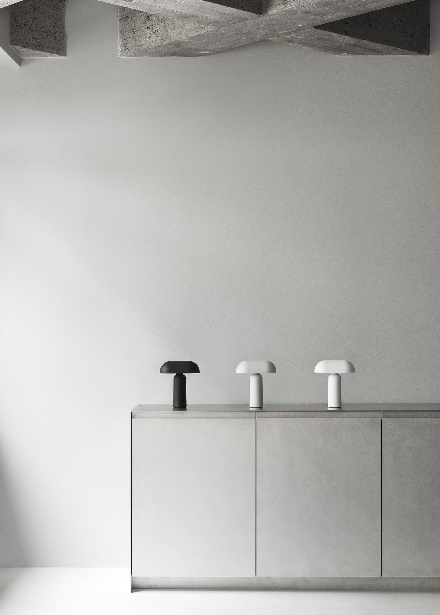 Normann Copenhagen Porta pöytävalaisin musta