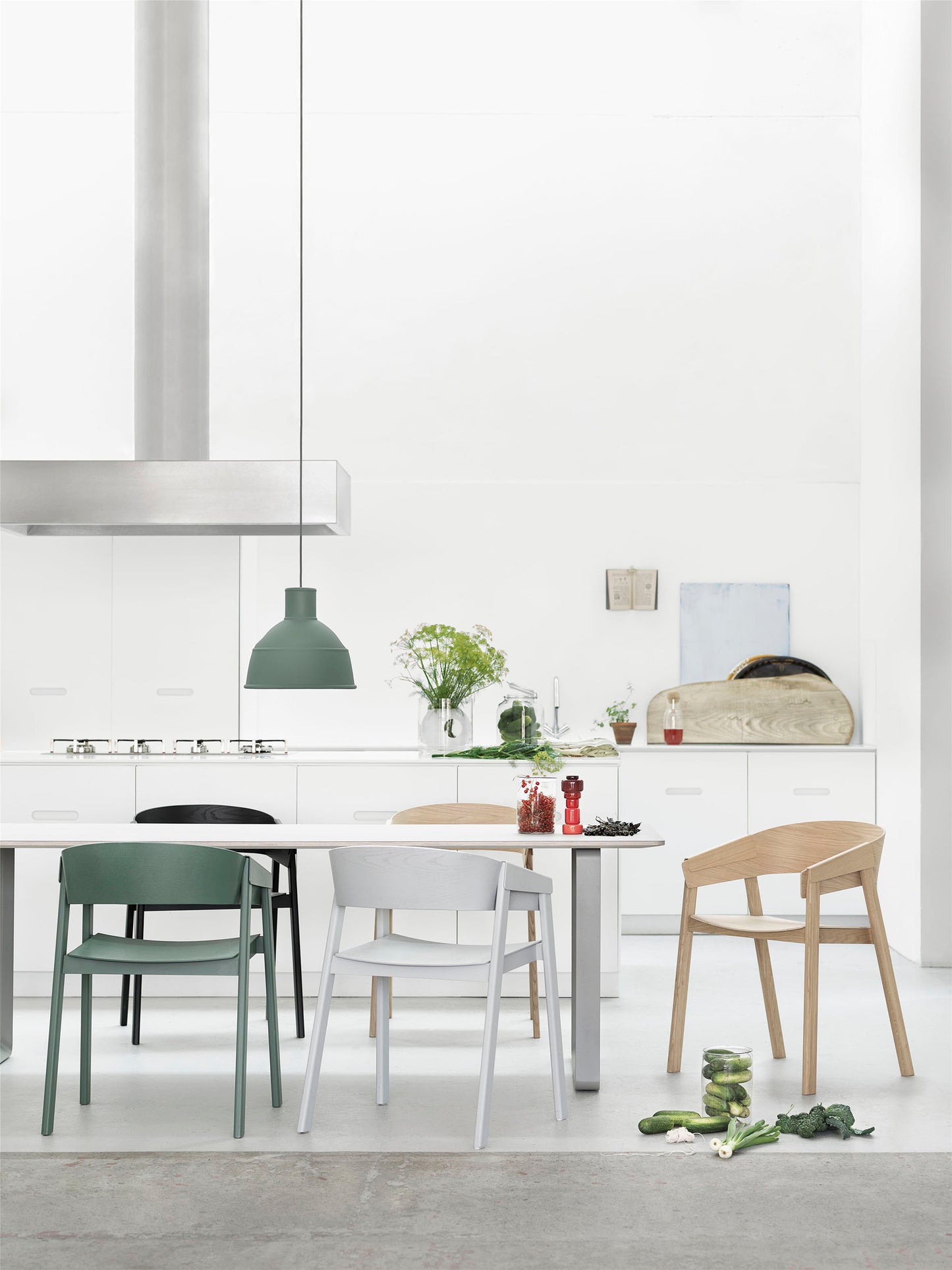 Muuto Cover käsinojatuoli musta