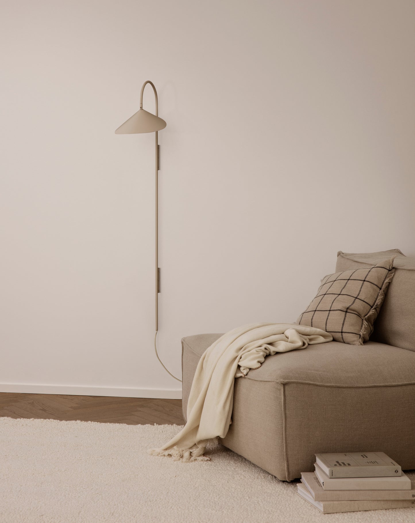 Ferm Living Arum Tall seinävalaisin cashmere