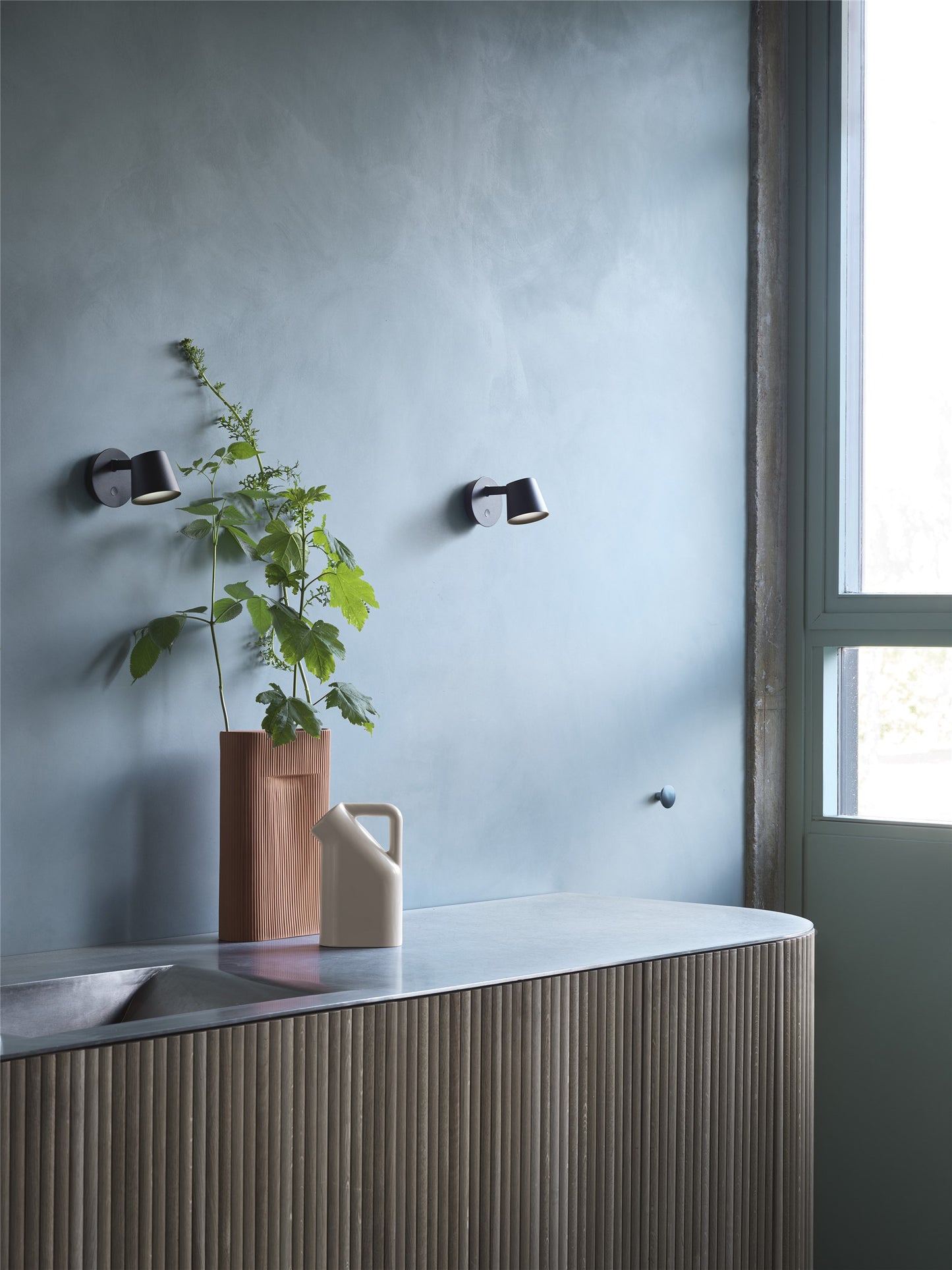 Muuto Tip seinävalaisin harmaa