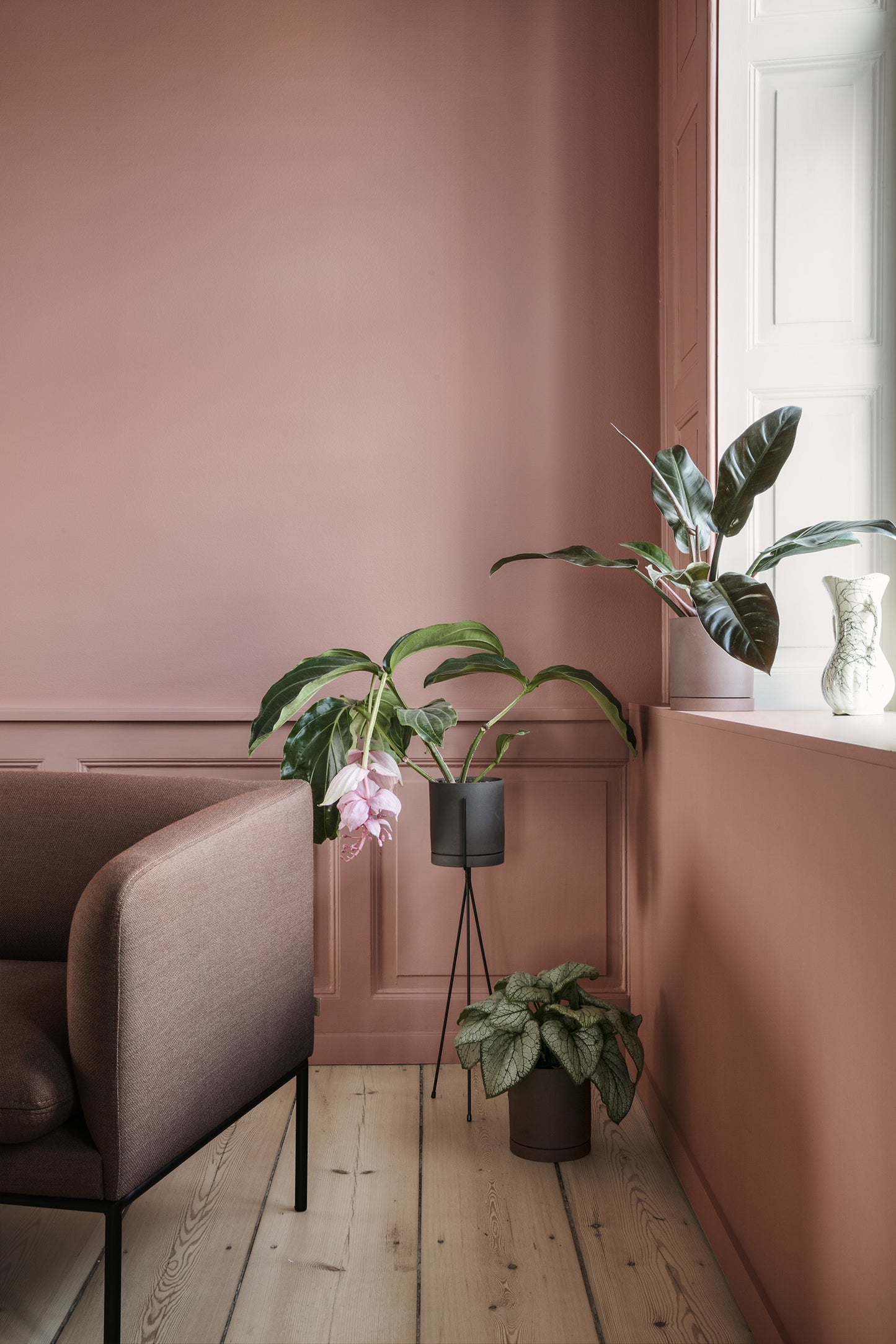 Ferm Living Sekki M ruukku tummanharmaa
