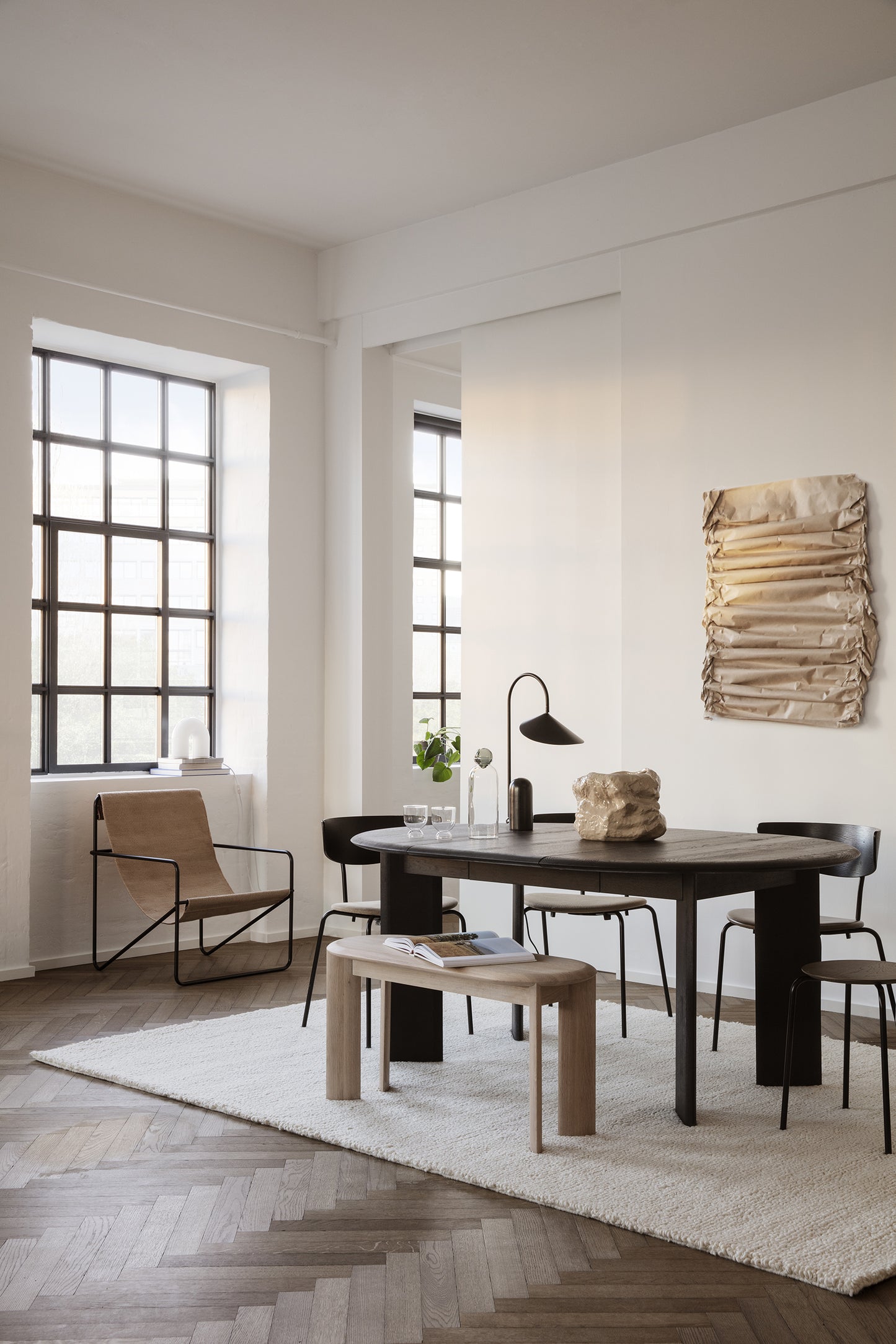 Ferm Living Bevel jatkettava pöytä 117-217cm musta