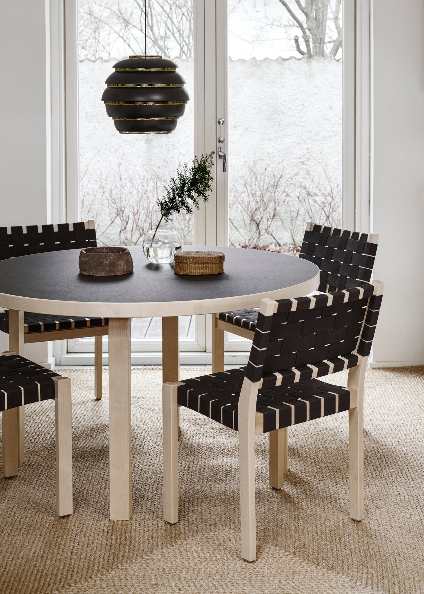 Artek 91 pöytä musta linoleum