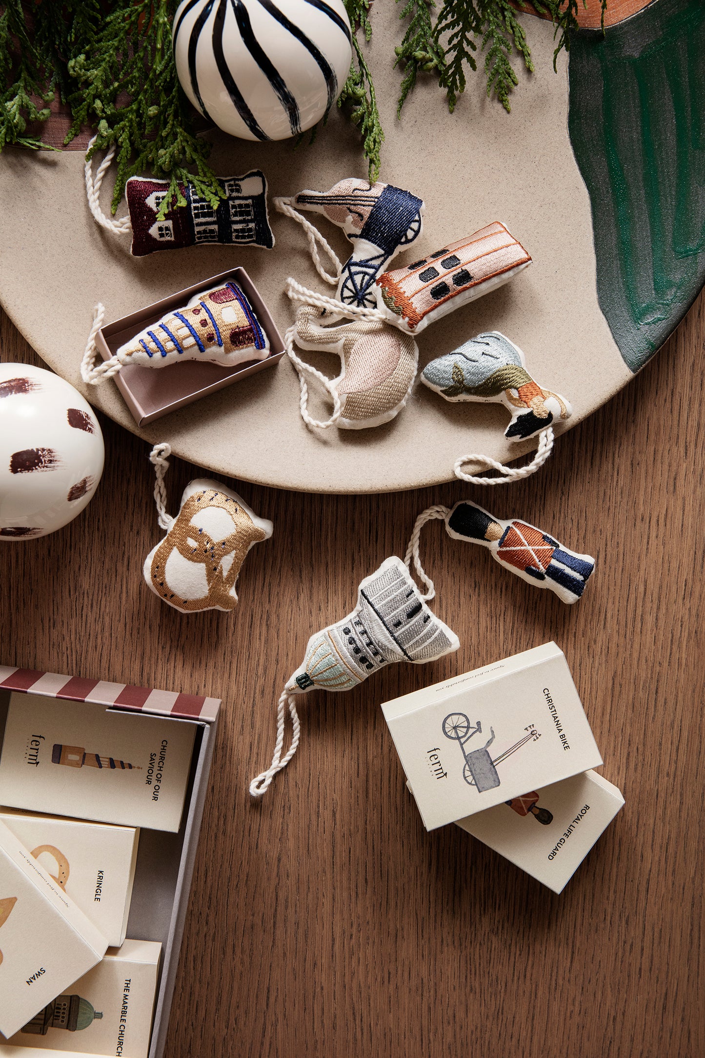 Ferm Living joulupallo 4kpl punaruskea