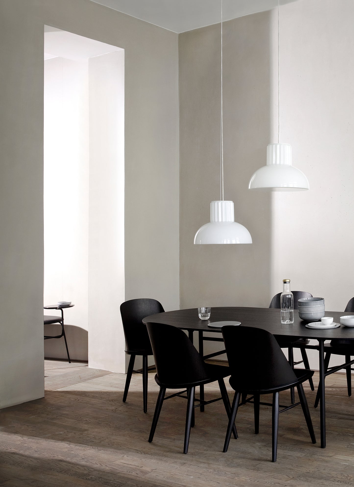 Menu Snaregade pöytä ovaali 210x95 musta tammi