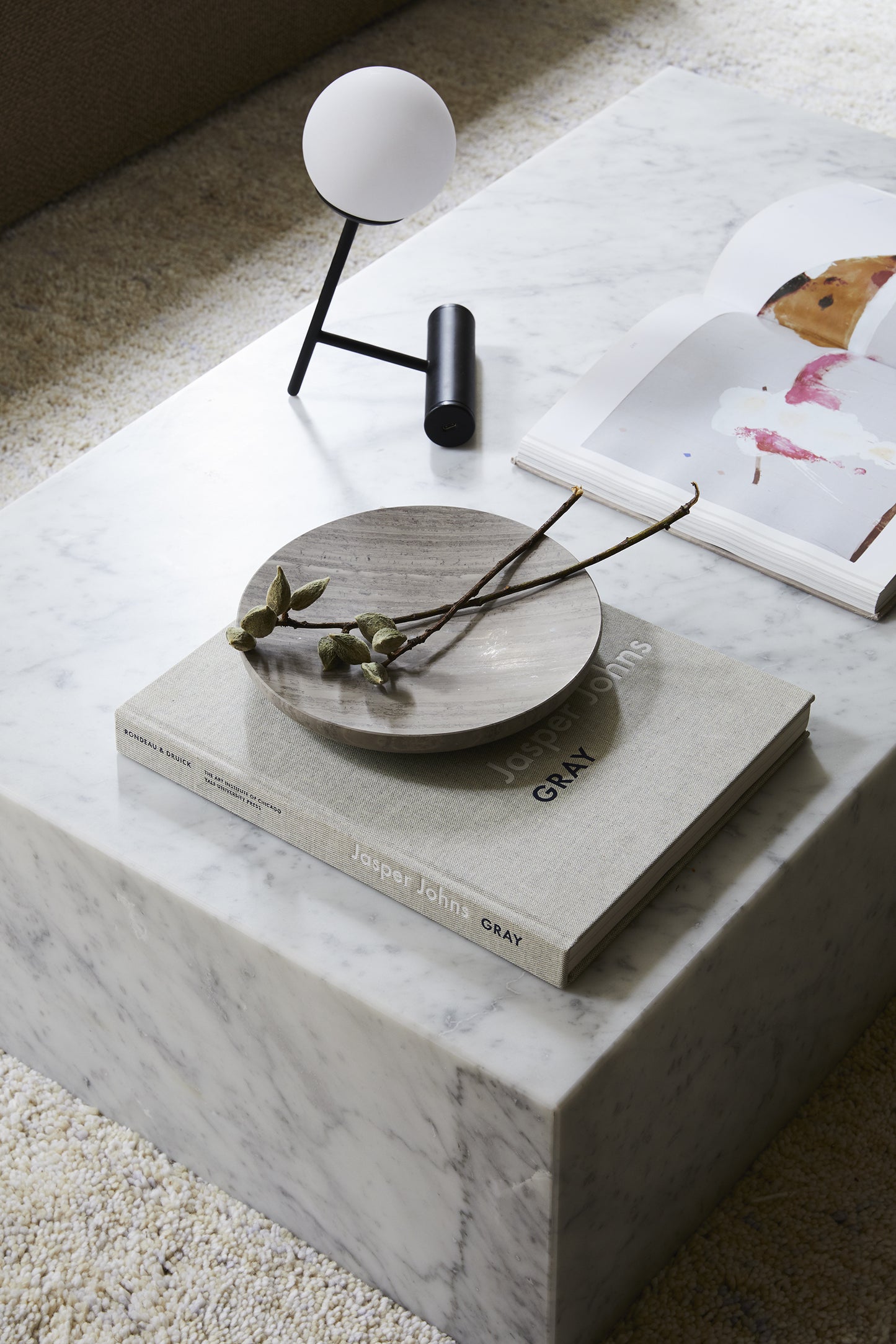 Menu Plinth matala sohvapöytä Carrara marmori