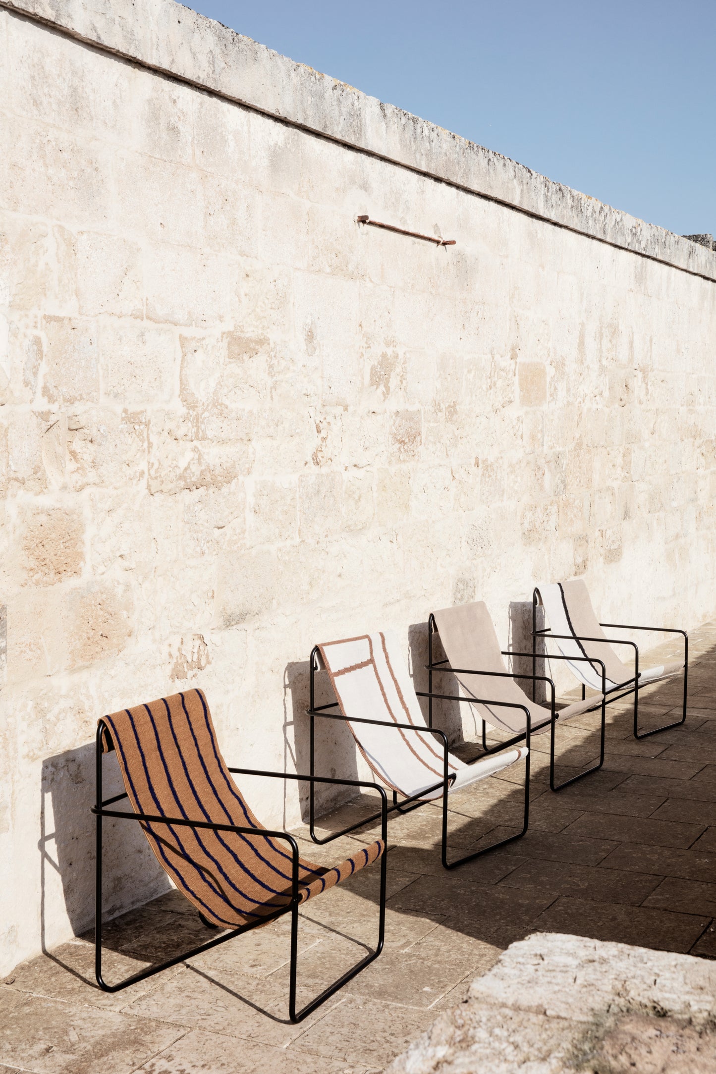 Ferm Living Desert lepotuoli musta/sand
