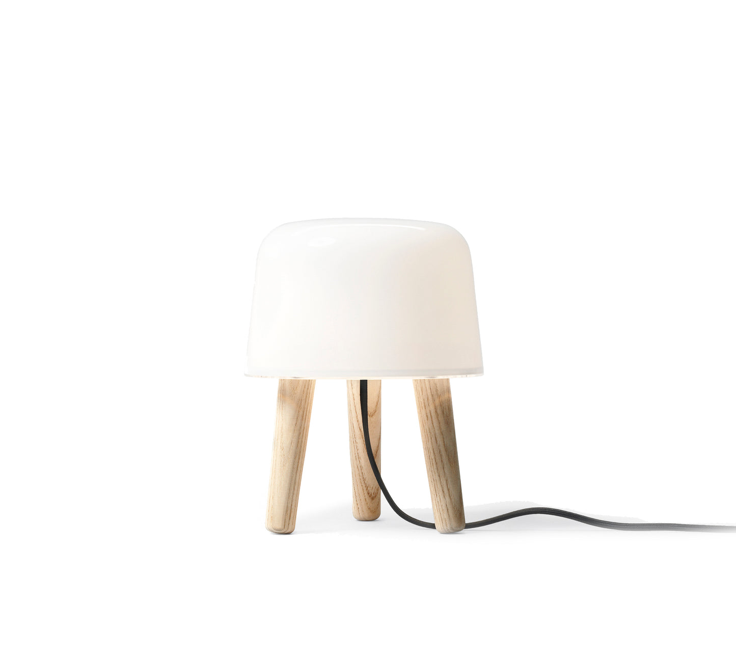 &Tradition Milk Table saarni mustalla johdolla