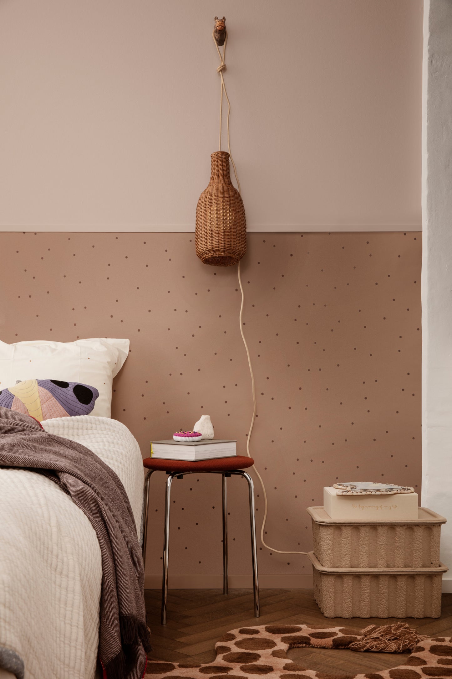 Ferm Living punottu Bottle varjostin rottinki