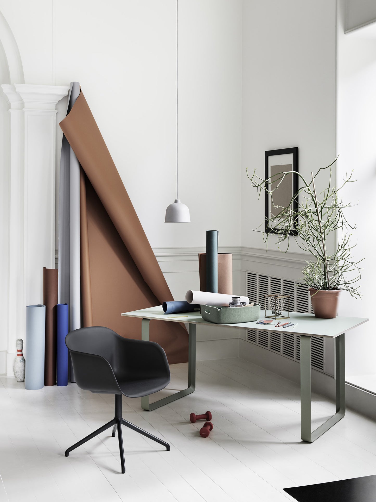 Muuto Grain riippuvalaisin musta