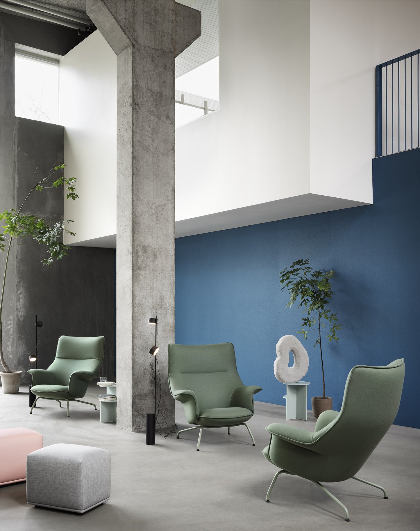 Muuto Post lattiavalaisin