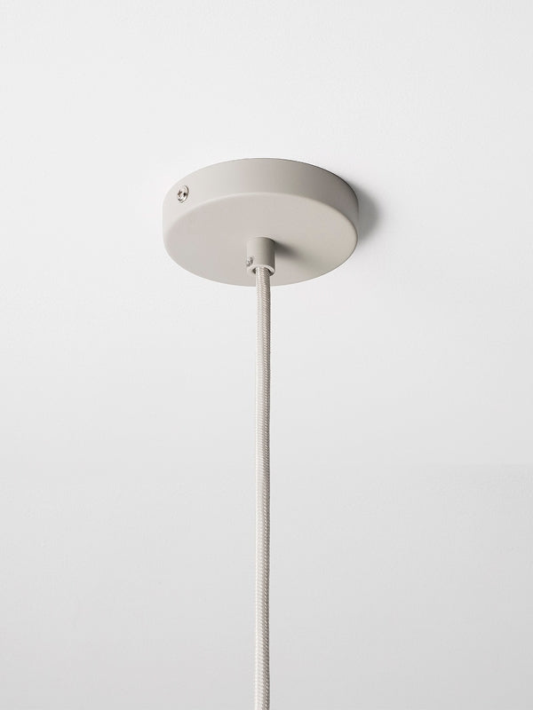 Ferm Living Socket Pendant High vaaleanharmaa