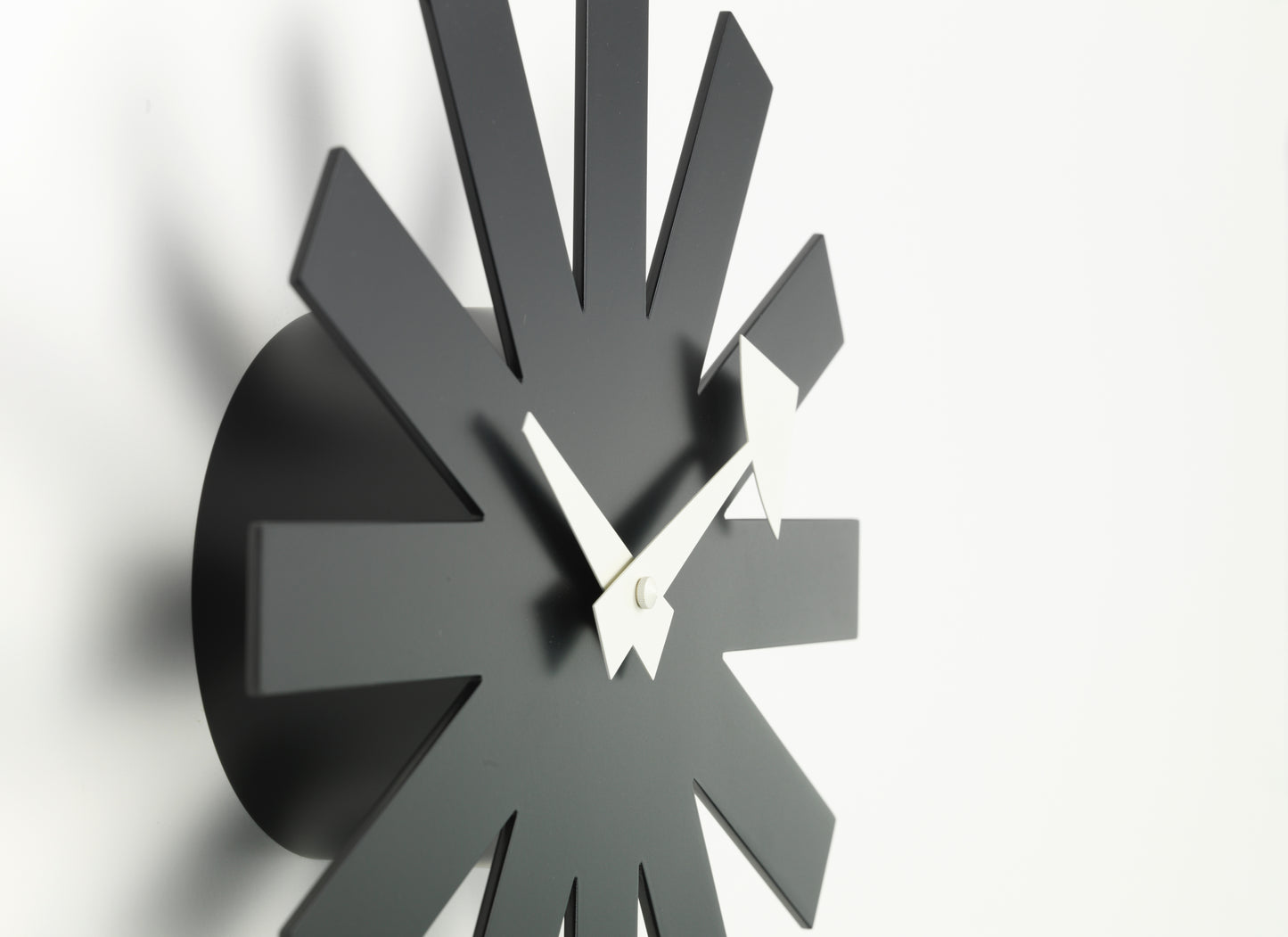 Vitra Nelson Asterisk kello musta