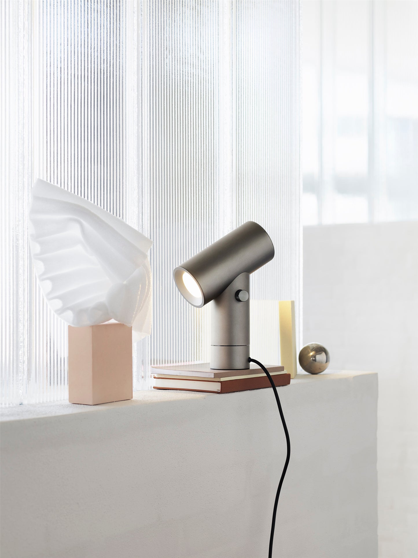 Muuto Beam pöytävalaisin harmaa