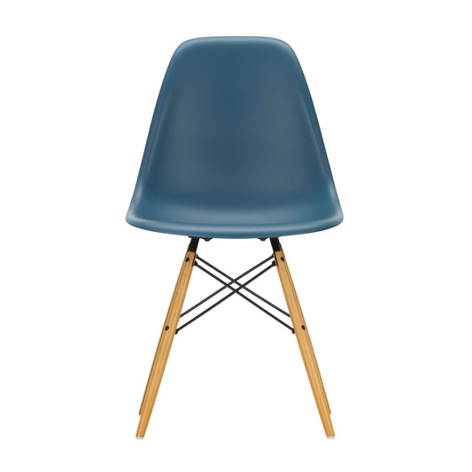 Vitra Eames DSW tuoli sininen/vaahtera