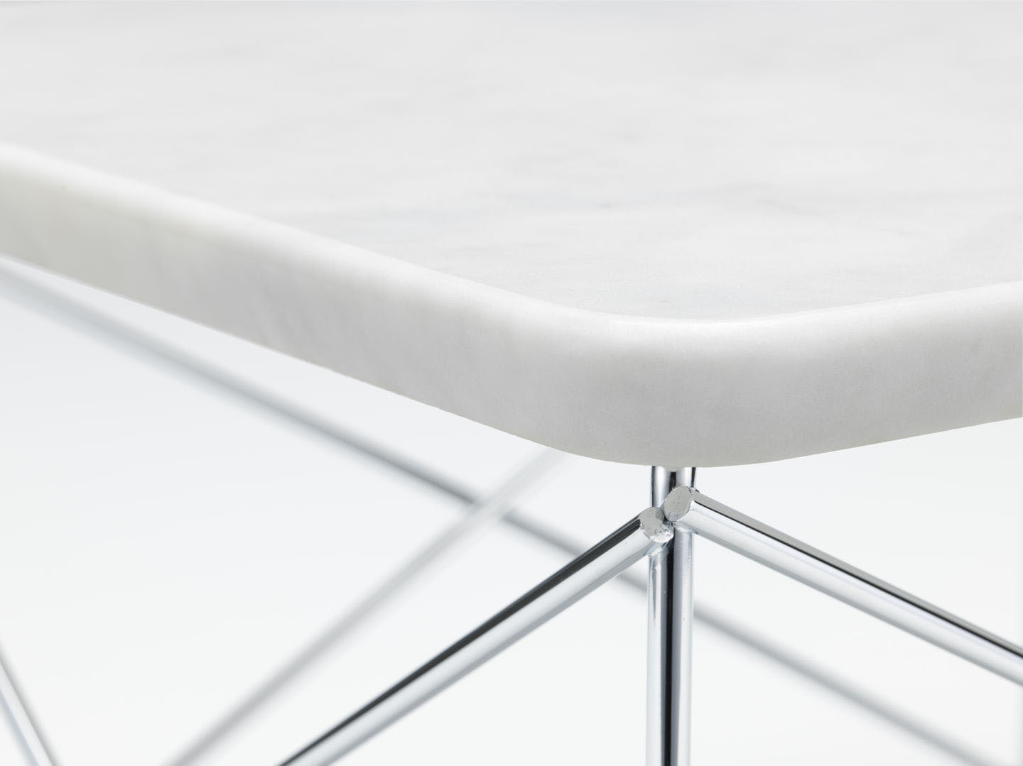 Vitra Eames LTR Occasional pöytä marmori/kromi