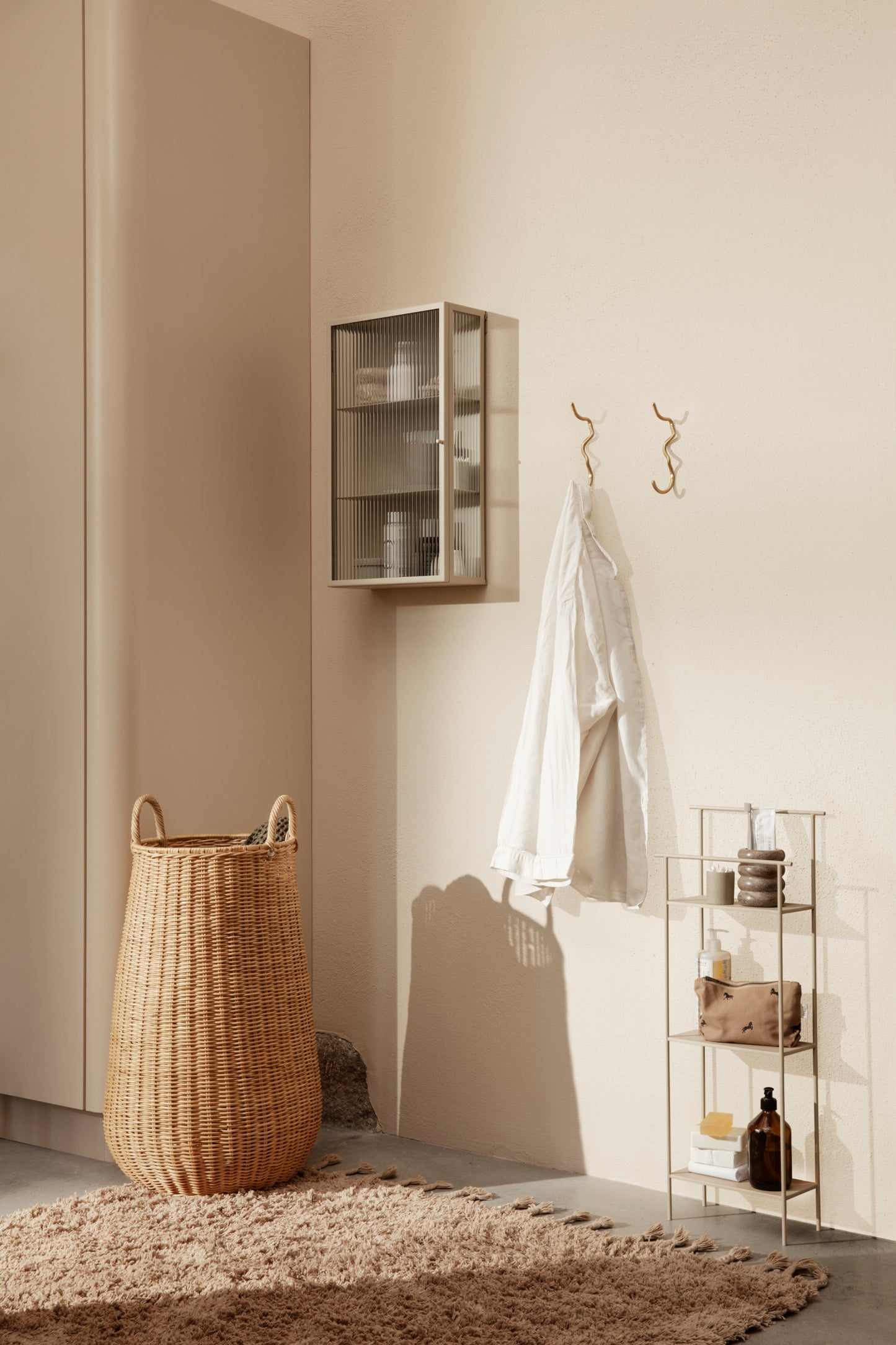 Ferm Living Curvature koukku messinki