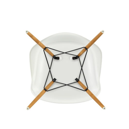 Vitra Eames DAW tuoli valkoinen/vaahtera